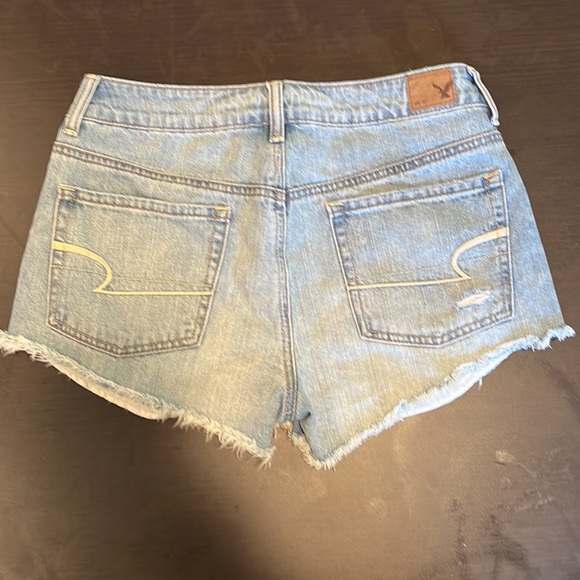 American Eagle Outfitters Hi-Rise Festival Jean Shorts! Light wash. - Picture 2 of 5